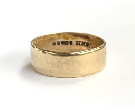 A 9ct gold wedding band, size K 1/2, gross weight 2.5g 