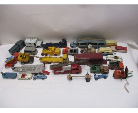 Dinky Toy diecast model vehicles to include a horse-box, an Albion Chieftain no 960, a Packard Clipper 180, a Pressure Refuel