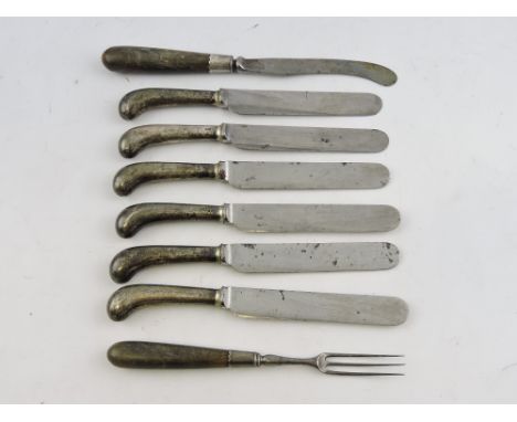 A set of six George V silver pistol grip-handled table knives, together with an early 19th century steel horn handled knife a