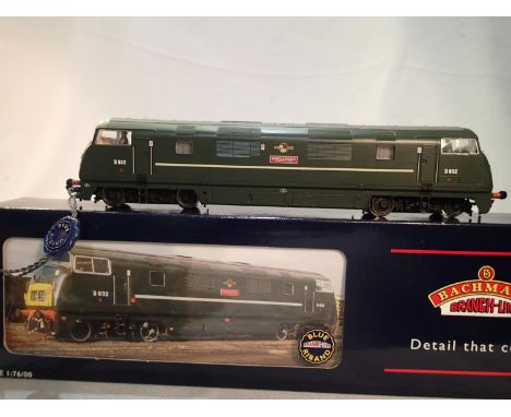 OO scale Bachmann 32-051, Warship diesel, D832, Onslaught, green, near mint, storage wear to box. UK P&amp;P Group 1 (£16+VAT