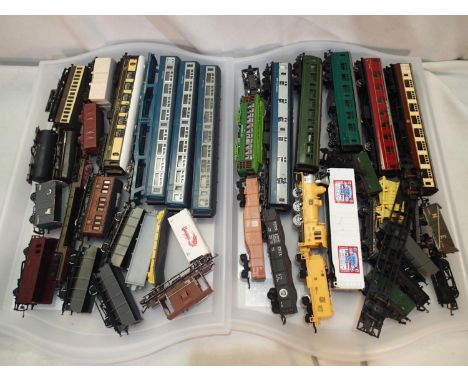 Selection of OO scale wagons and coaches etc suitable for spares or refurbishment. UK P&amp;P Group 2 (£20+VAT for the first 