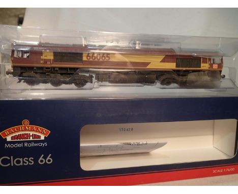 OO scale Bachmann 32-737, class 66 diesel, 66065, DB Schenker (ex EWS) livery, weathered, near mint, boxed. UK P&amp;P Group 