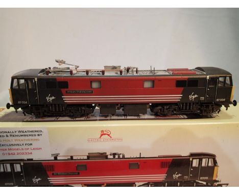 OO scale Hornby class 87, renamed/numbered and weathered to 87034, William Shakespeare, Virgin livery, excellent condition, b