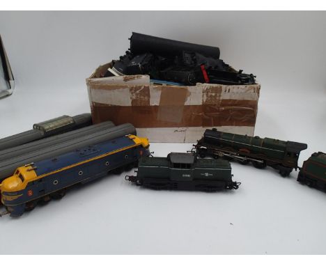 Quantity of spares/repairs rolling stock and a Triang 5007 diesel, Lima D8900 diesel and a Triang 4-6-2 Princess Elizabeth. U