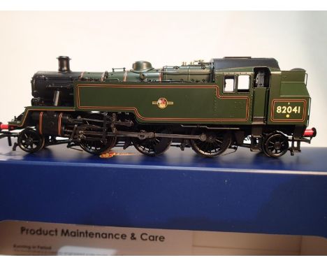 OO scale Bachmann 31-976B, 3MT tank, 82041, lined green, late crest, near mint, storage wear to box. UK P&amp;P Group 1 (£16+