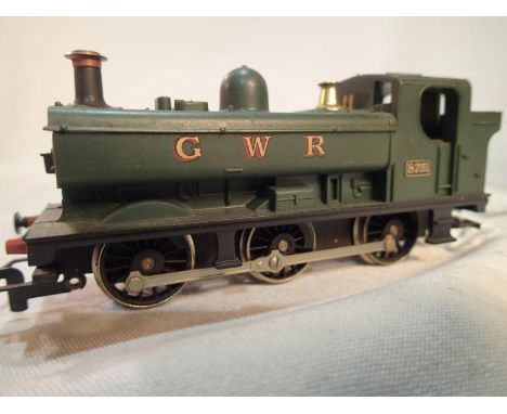 OO scale Hornby Pannier tank, 8751, GWR green, excellent condition, missing one buffer, unboxed. UK P&amp;P Group 1 (£16+VAT 