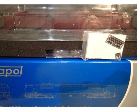 OO scale Dapol 4D-003-008 class 52, BR maroon, unfitted plates for D1023, Western Fusilier, near mint, storage wear to box. U