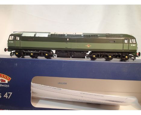 OO scale Bachmann 32-806, class 47, D1842, two tone green, late crest, near mint, box with wear. UK P&amp;P Group 1 (£16+VAT 