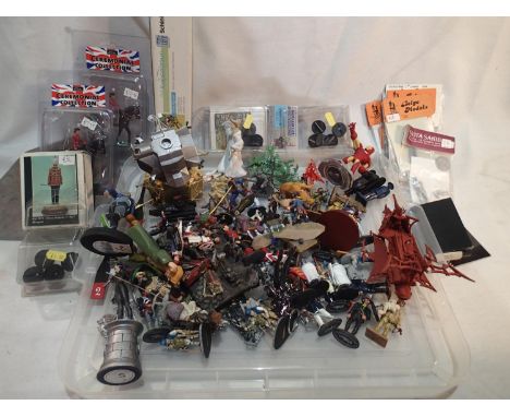 Large quantity of pewter, Warhammer, model kits and accessories ranging from sealed to playworn. UK P&amp;P Group 2 (£20+VAT 