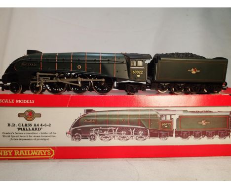 OO scale Hornby Mallard, 60022, green, late crest, excellent condition, box is fair. UK P&amp;P Group 1 (£16+VAT for the firs