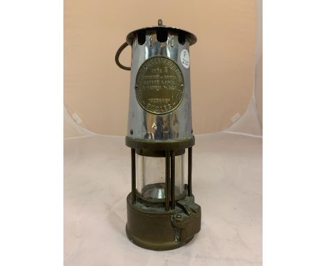 A 'PROJECTOR LAMP AND LIGHTING TYPE 6 MINISTRY OF POWER SAFETY LAMPS ECCLES' 