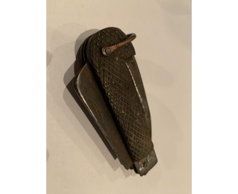 A 1942 ARMY POCKET KNIFE STAMPED PB16 