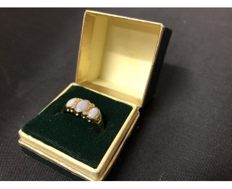 A 9 CARAT GOLD OPAL RING 