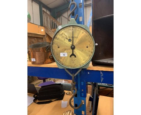 A GREEN METAL AND BRASS SALTER 200LB HANGING WEIGHING SCALES TRADE SPRING BALANCE 235T 
