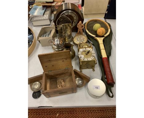 VARIOUS ITEMS OF METALWARE TO INCLUDE BRASS, EPNS AND A SMITHS MANTEL CLOCK WITH KEY 