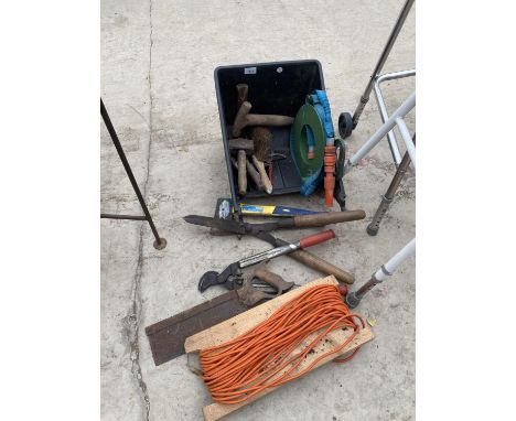 VARIOUS GARDEN AND WORKSHOP TOOLS 