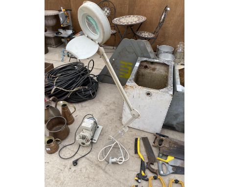 A VINTAGE ANGLE POISE MAGNIFYING LAMP ON A HEAVY CAST METAL BASE 