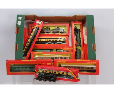Hornby 00 Gauge Steam Locomotives and coaches, R869 SR green Battle of Britain class 21C151 (lacks nameplates), R754 BR black