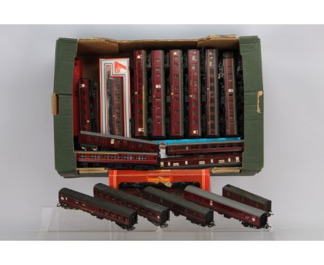 Tri-ang Lima Hornby Mainline Airfix and Replica 00 Gauge BR maroon Coaches and Baggage Cars, Tri-ang full Length (14), Mainli