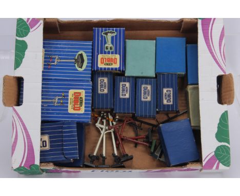 Hornby-Dublo 00 Gauge electric and manual signals and trackside accessories , ED3 ED1 and ES7 electric junction signals (3), 