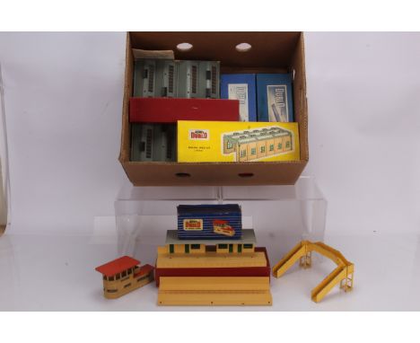 Hornby-Dublo 00 Gauge metal and plastic buildings, 5005 Engine Shed kit, 5020 Goods depot, 5030 Island platform, D1 Island Pl