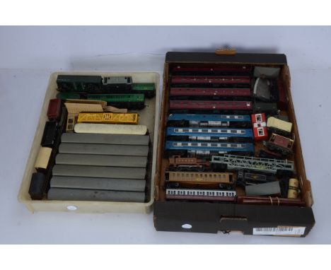 Tri-ang and some Hornby-Dublo 00 gauge unboxed Locomotives Coaches Wagons Track and accessories,  comprising from the Railway