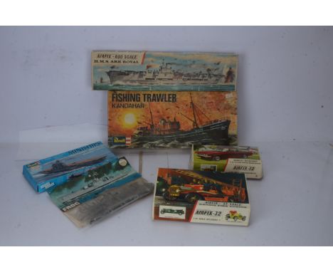 Various Mainly Vintage Kits, boxed examples, Airfix 1:32 scale, M302C Victor 2000 Estate, 572 Dennis Fire Engine, Revell H-38