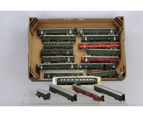 Fleischmann Lima Kleinbahn Marklin AP and Roco SBB-CFF Swiss Railway mainly green Coaches, Fleischmann, 5134 2nd Class, in or