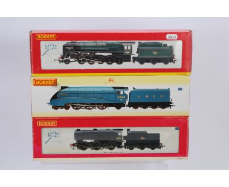 Hornby China 00 Gauge Steam Locomotives and Tenders, R2344B BR black weathered Class Q1 33020, some step damage to Loco and T