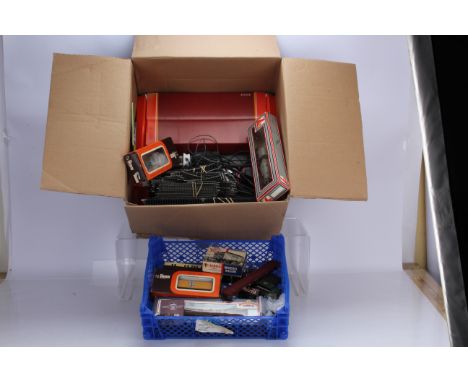 Hornby 00 gauge Turntable and various makers Track + 18 Points and Rolling stock and Accessories, R414 Operating Turntable wi
