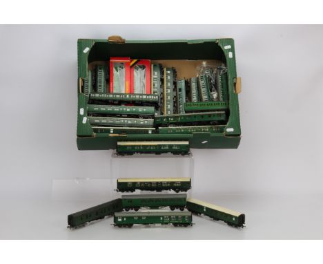Tri-ang Hornby Lima Kitbuilt SR and BR green EMU's and Coaches, Ian Kirk or similar 2-Car unpowered 2-Bil EMU (built to a fai