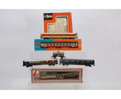 Roco Lima Marklin HO gauge coaches and accessories, in original boxes lima 309169 Inter City Speisewagen coach red/cream, Roc