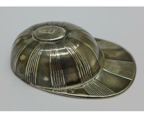 A small silver caddy spoon in the form of a jockeys cap, Sheffield 1908, Bradbury & Sons