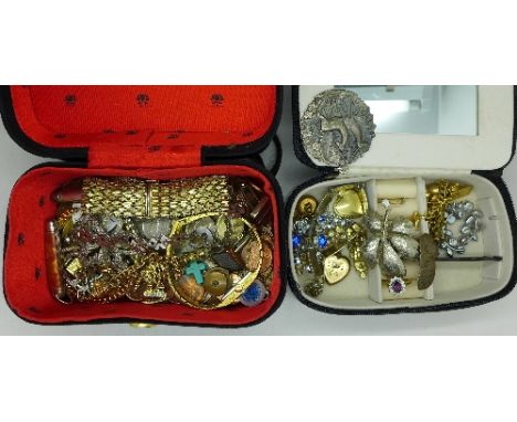 Assorted vintage jewellery, coins, etc.