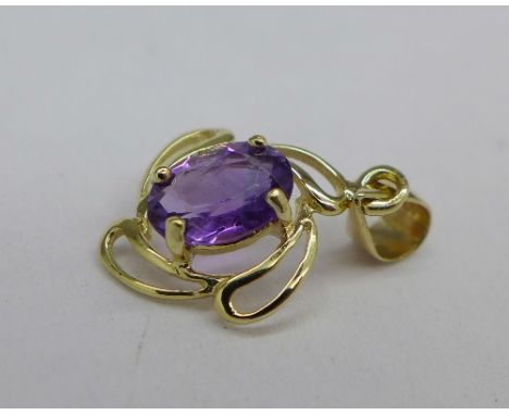 A 9ct gold and amethyst pendant, 0.5g