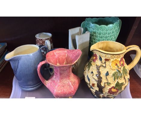 LOT OF CERAMIC JUGS 
1 tray