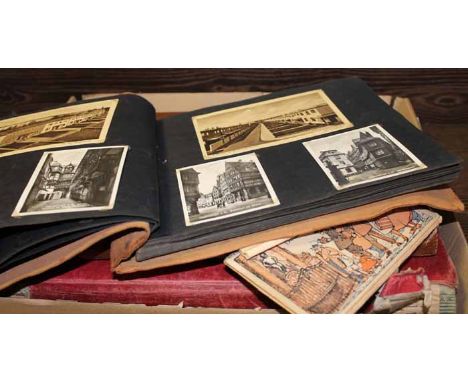 COLLECTION OF VINTAGE POSTCARDS