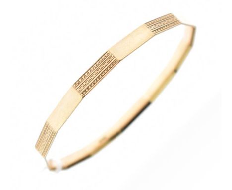 Engraved bangle stamped 9ct   Condition: 