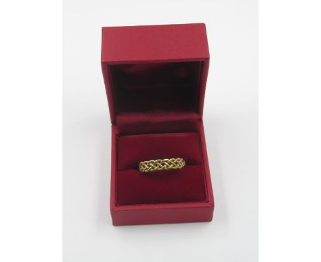 9ct Gold woven design ring, boxed, 2.5g 