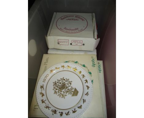 Collection of boxed Spode Christmas plates 