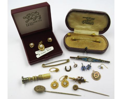 9ct Gold and cultured pearl pendant and matching earrings, together with a small quantity of other miscellaneous gilt and yel