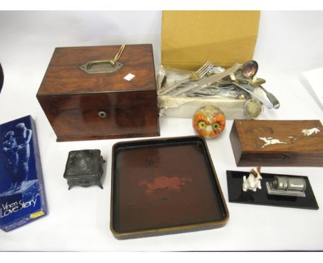 Walnut jewellery box with fitted interior, small Oriental lacquered tray, quantity of plated flatware, desk calendar mounted 