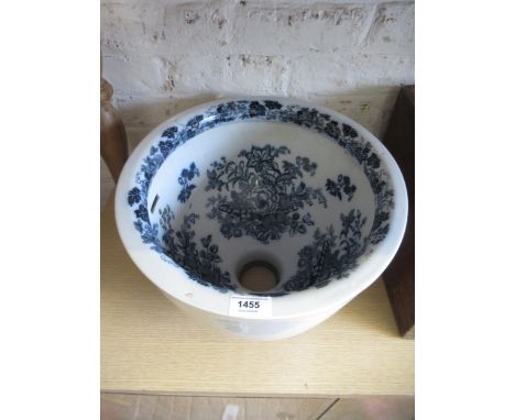 Victorian blue and white floral transfer printed toilet basin, 29cm high x 45 cm wide 
