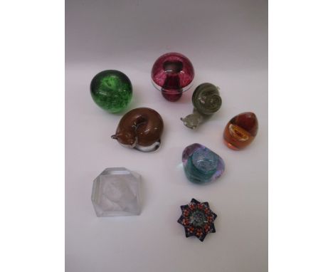 Eight various glass paperweights including Wedgwood, Caithness etc. 