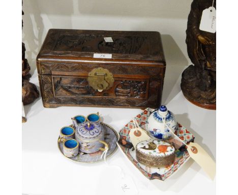 Small Imari porcelain dish, Oriental blue and white porcelain snuff bottle, cylindrical figure decorated enamelled metal mini