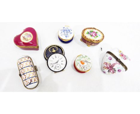 Quantity of porcelain and enamel trinket boxes (1 box) 