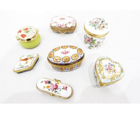 Quantity of porcelain and enamel trinket boxes including Aynsley 'Pembroke' pattern, etc. (1 box) 