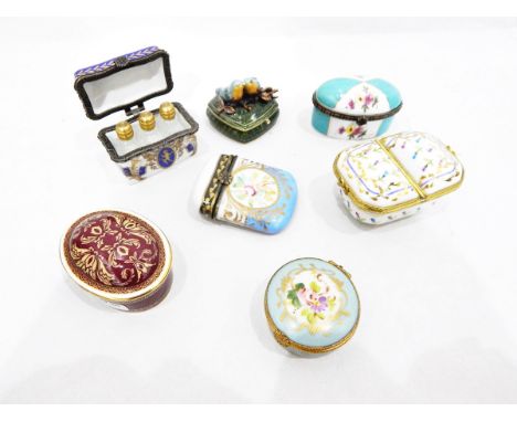 Quantity of porcelain and enamel trinket boxes (1 box) 