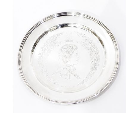 Limited edition commemorative silver Annigoni Royal Silver Jubilee plate, London 1997, No.1466/2000, engraved with a portrait