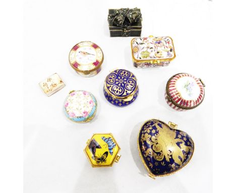 Quantity of porcelain and enamel trinket boxes (1 box) 